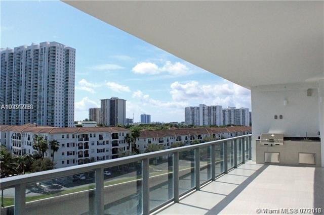 Building Photo - 3300 NE 188TH ST  512