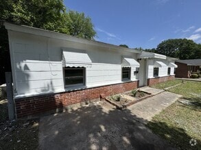 Building Photo - 4039 Lindsey Dr