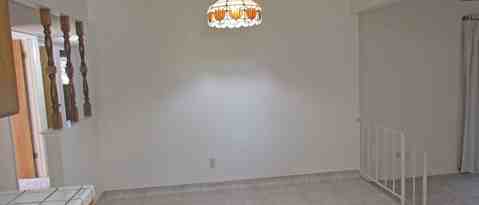 Foto del edificio - 1588 E Magill Ave