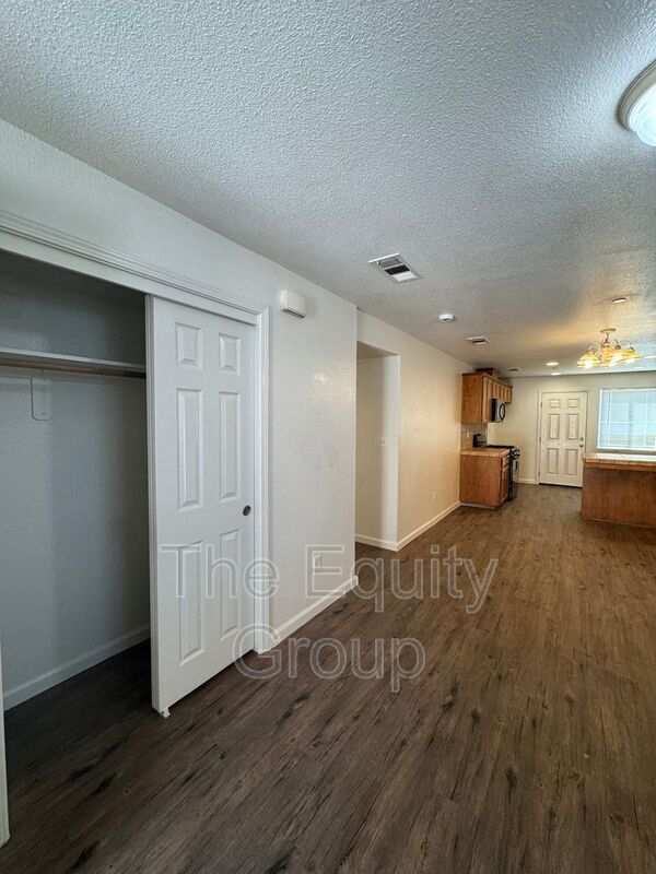 Foto del edificio - 2116 W Lark Ave