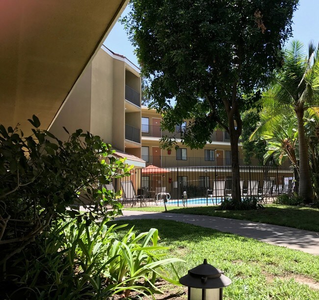 Woodman Lassen Apartments Apartments Mission Hills, CA