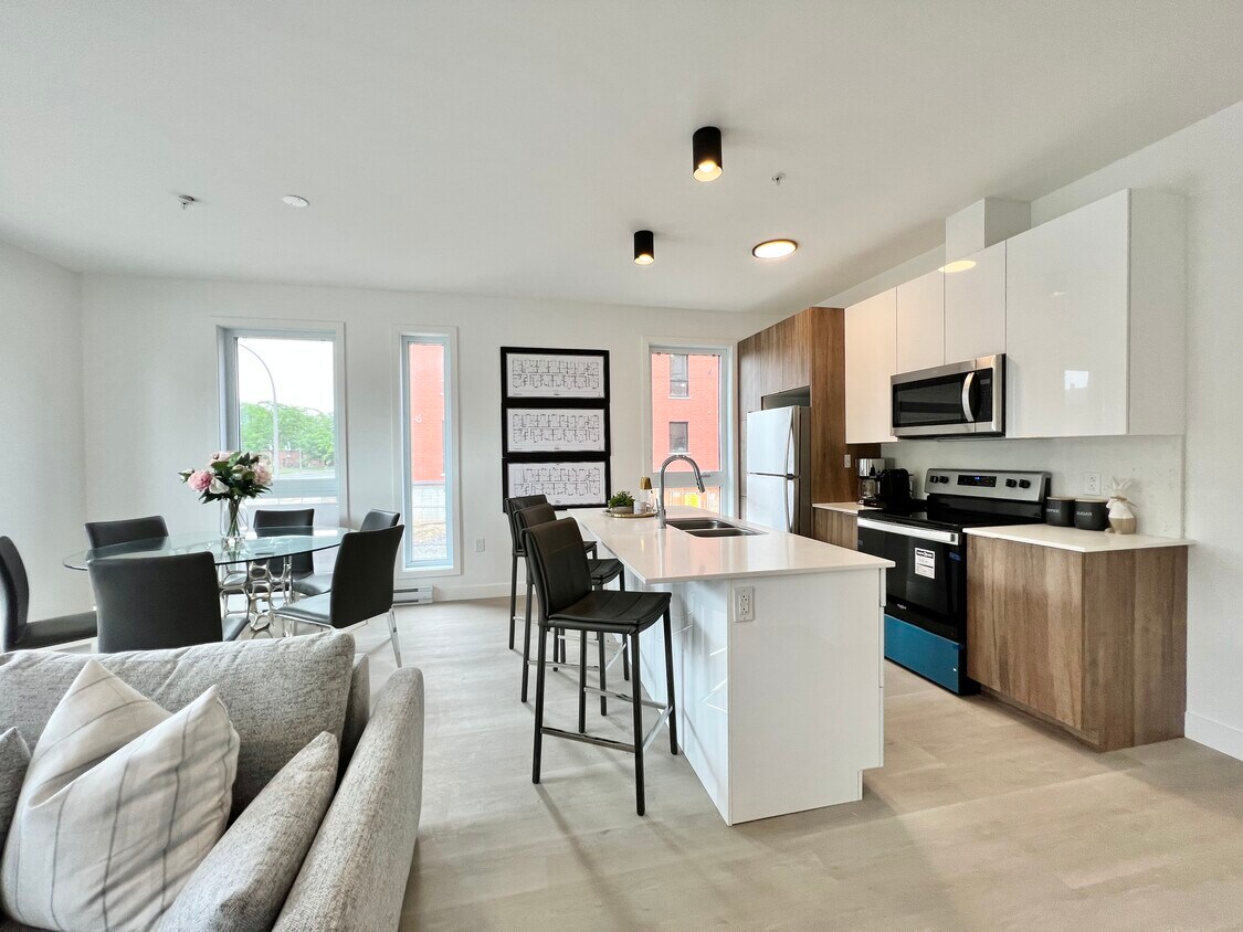 15905 De Pierrefonds Boul Unit 112, Pierrefonds, QC H9H 3X6 Apartments