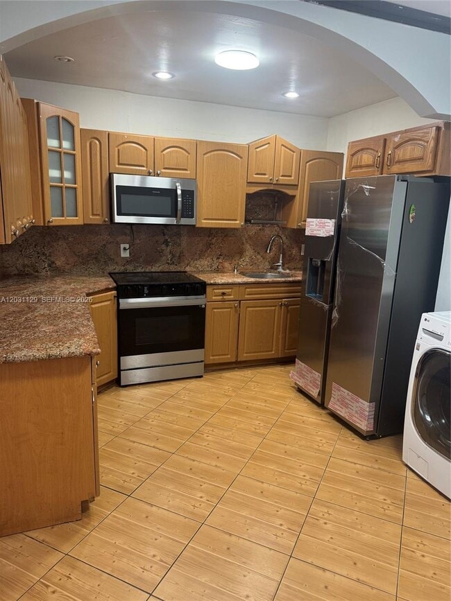 Building Photo - 1120 SW 73rd Ave