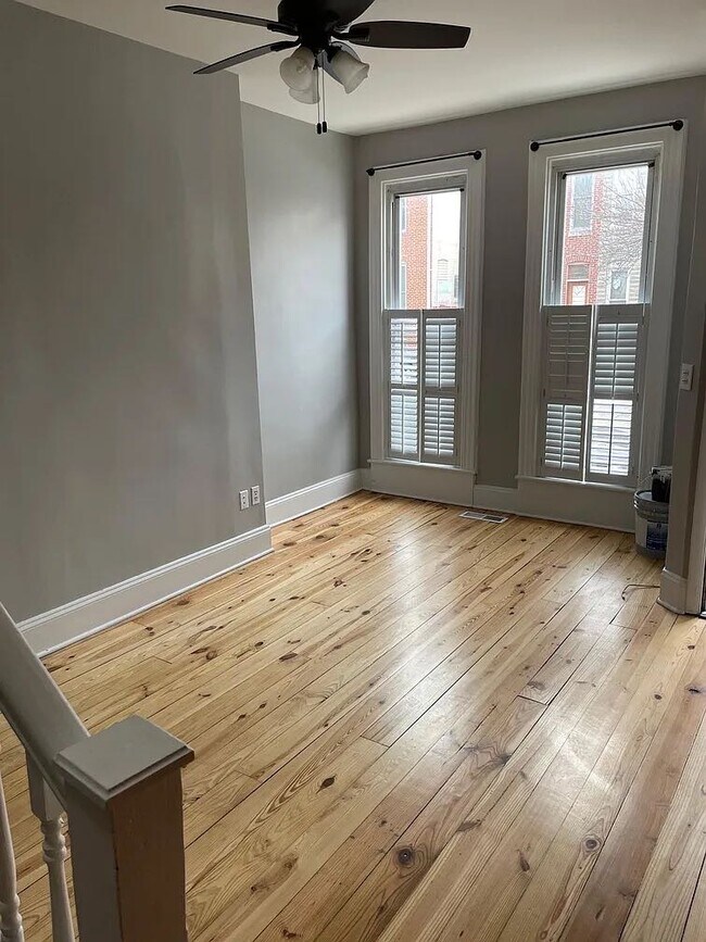 Photo - 6 W Ostend St House