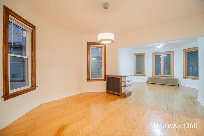 Foto del edificio - 4037 N Hamlin Ave