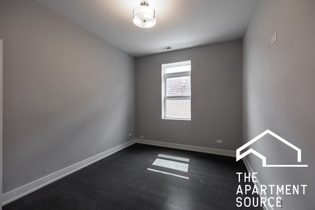 Foto del edificio - 3255 N Elston Ave