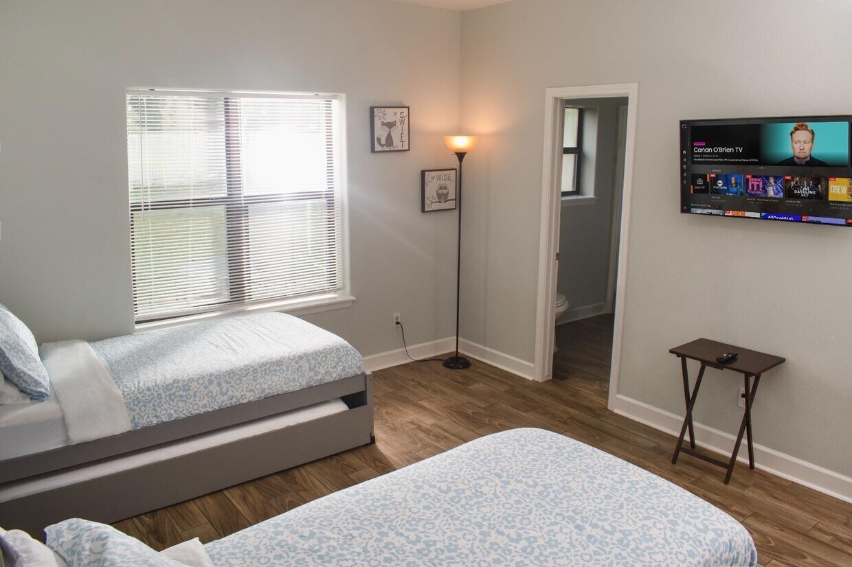 Foto del edificio - 13321 Lake Breeze Ln