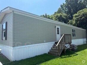 Building Photo - 176 Sides Meadow Dr