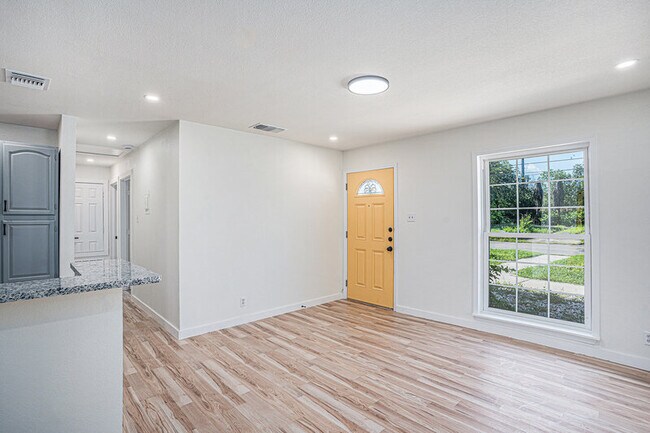 Foto del edificio - 317 W Lindbergh Blvd