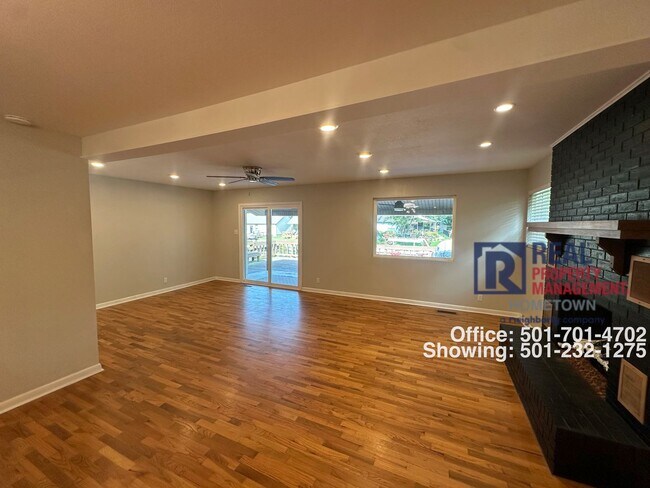 Foto del edificio - 300 W Mountain View Dr