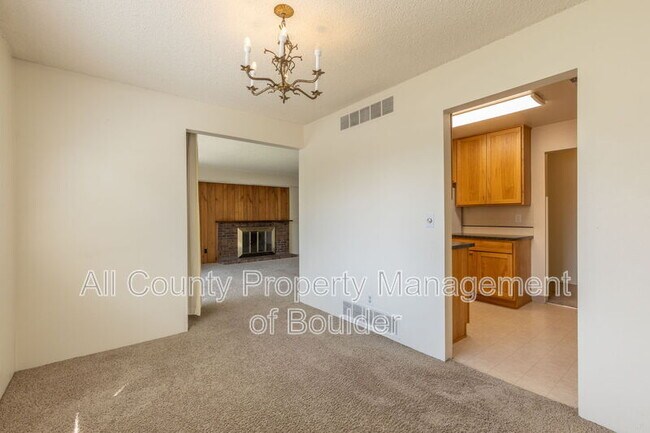 Building Photo - 600 Manhattan Dr