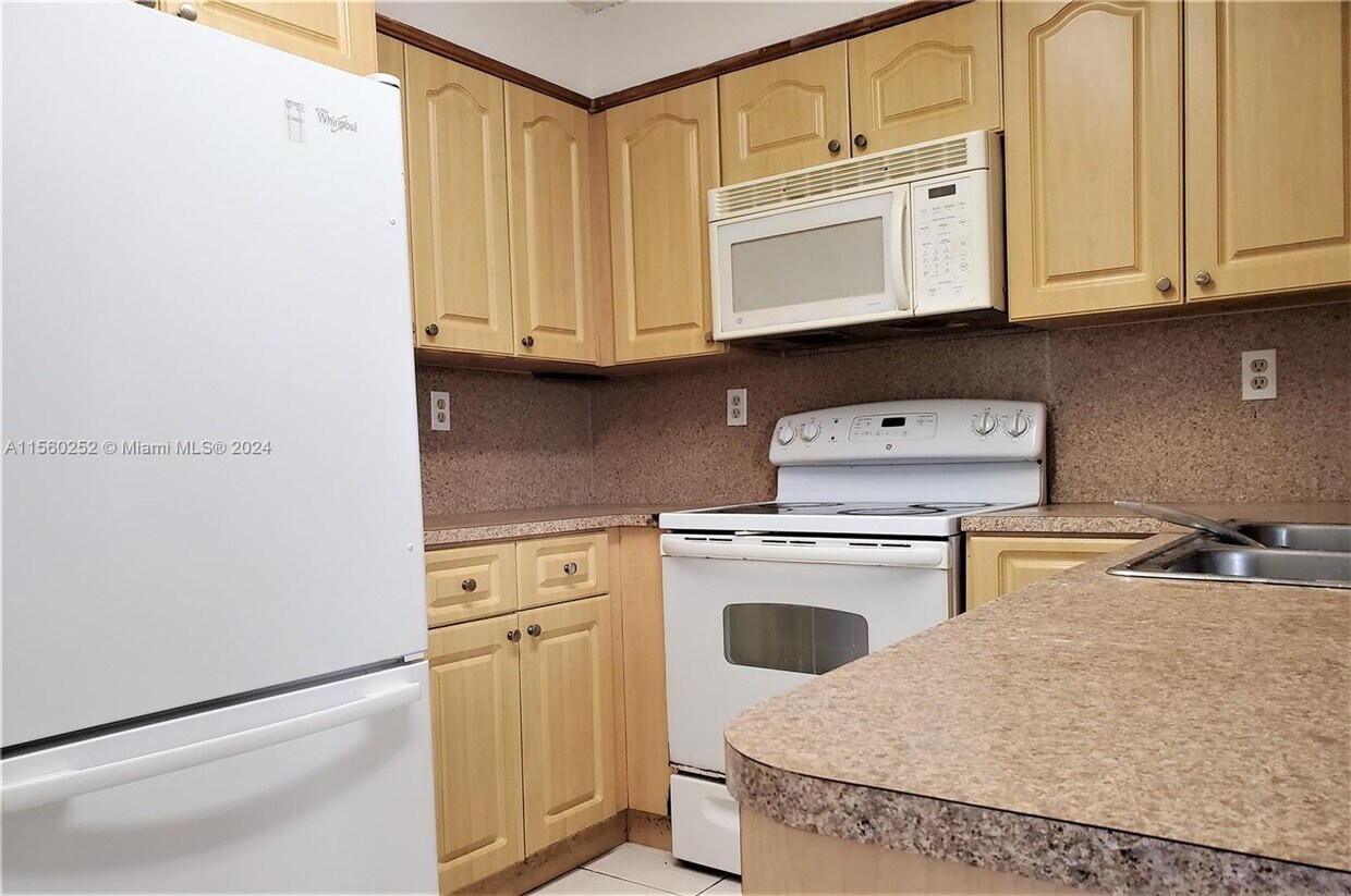 Primary Photo - 10020 NW 9th St Circle 102, Miami, FL 33172