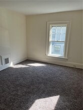 Building Photo - 206 Grove St