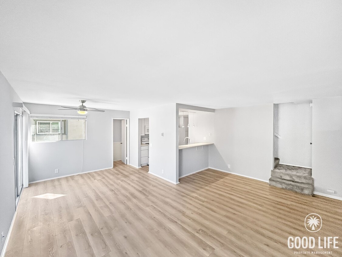 Foto principal - Stunning 2BD/2.5BA W/ In-Unit Laundry and ...