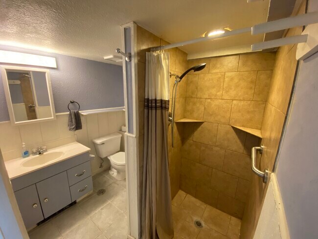 Foto del edificio - The Hawthorne Hideaway - Basement Unit