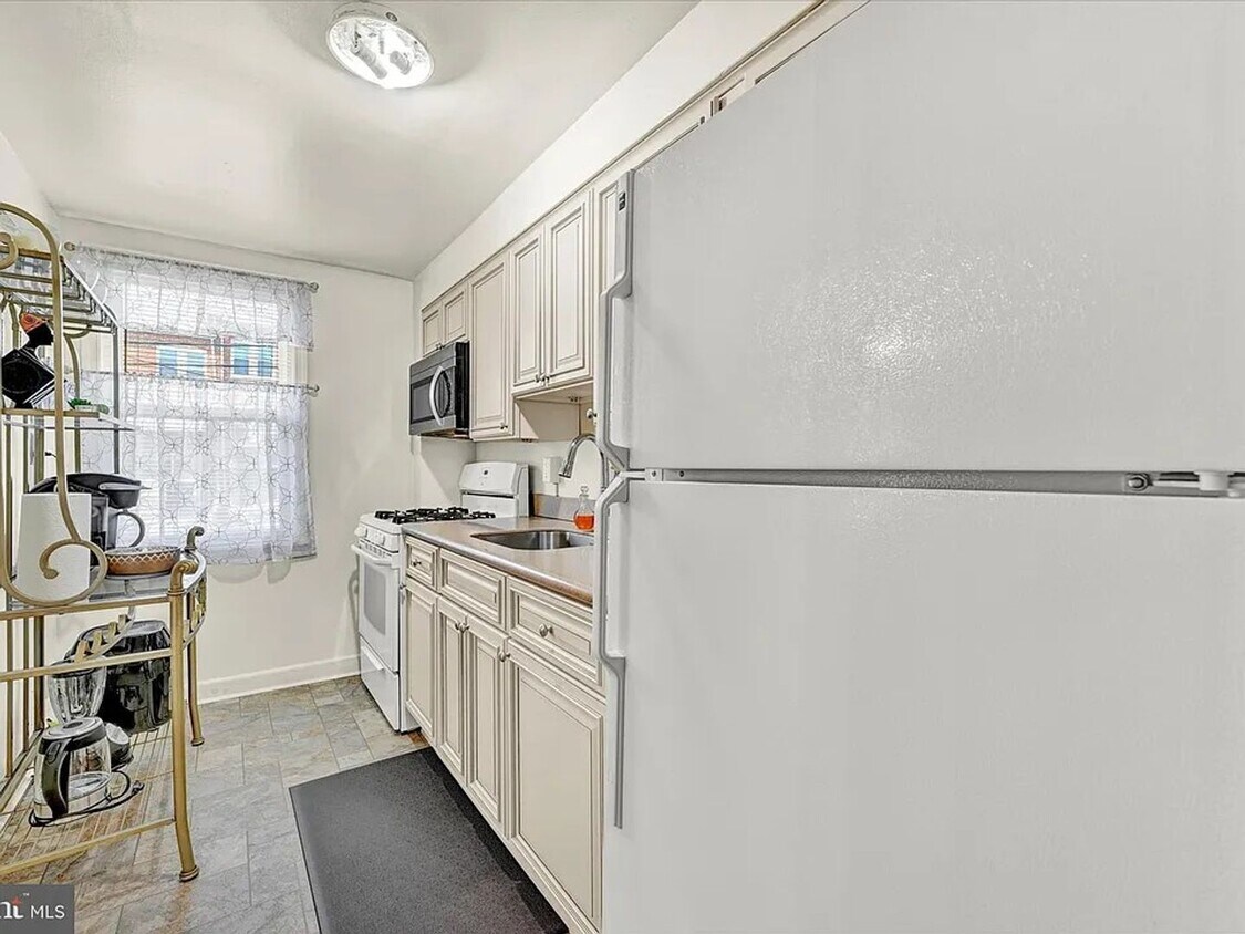 Foto principal - 3240 Westmont- YOUR NEXT HOME AWAITS