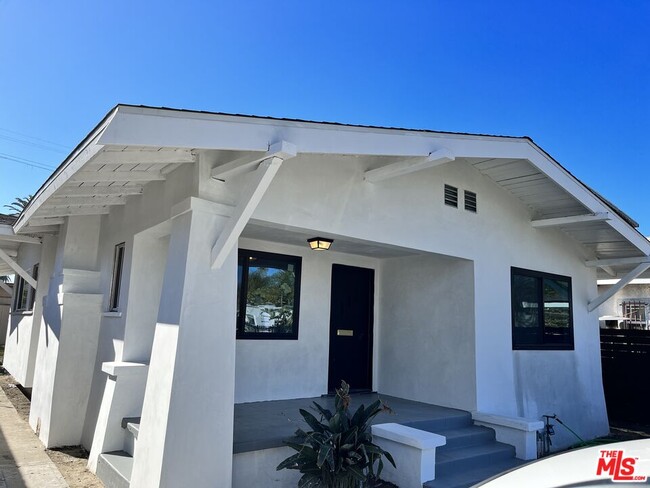 Building Photo - 1638 W 38th Pl