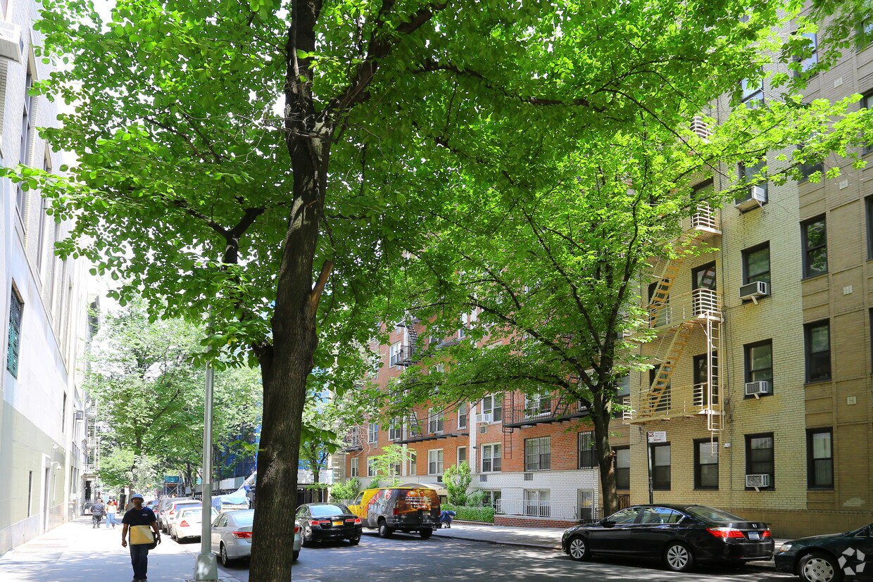 Primary Photo - 231 W 25th St