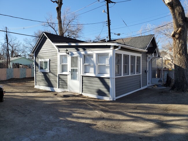 Building Photo - 635 Elm Ave