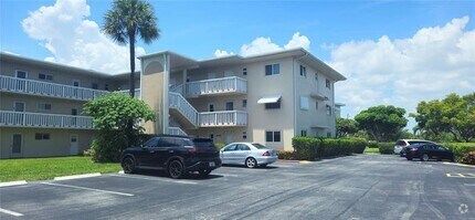 Building Photo - 2668 Garden Dr N