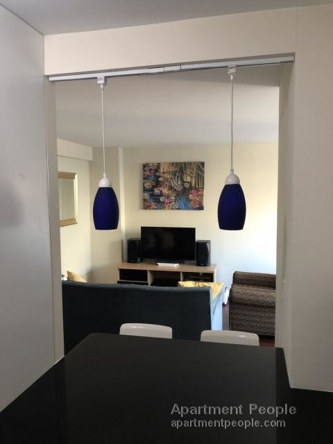 Foto del edificio - 1355 N Sandburg Terrace