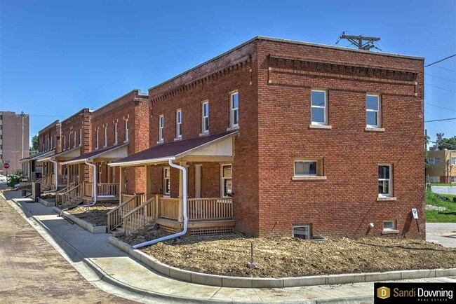 Building Photo - 664 S 26th Ave
