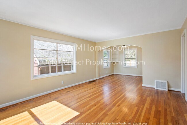 Foto del edificio - Delightful Two Bedroom Duplex In SE Portland - Fenced Yard!