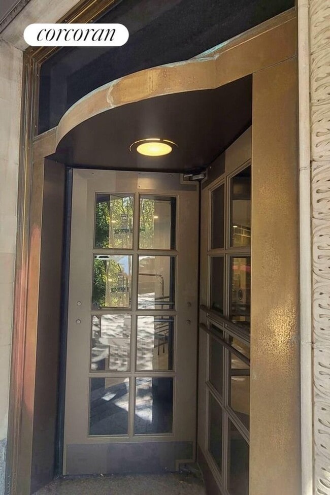 Building Photo - 45 W 81st St