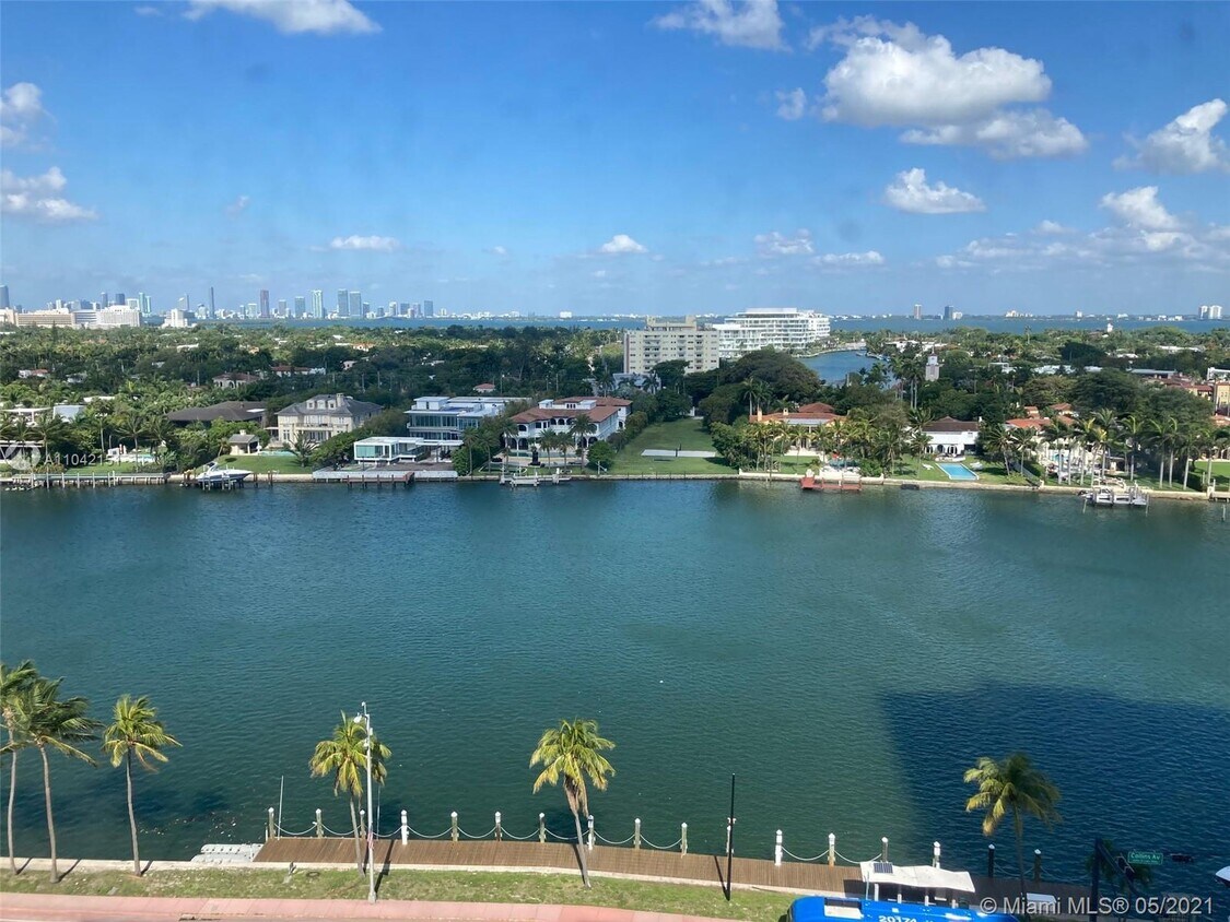 Foto del edificio - 4747 Collins Ave