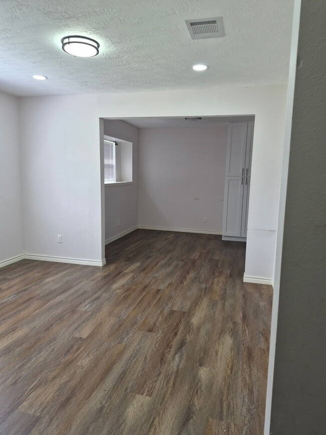 Foto del edificio - 10915 Roandale Dr