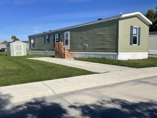 Building Photo - 15861 Marentette Dr