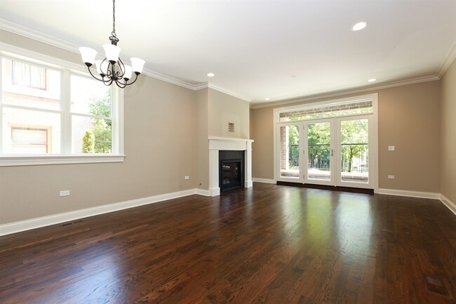 Building Photo - 4048 N Kenmore Ave