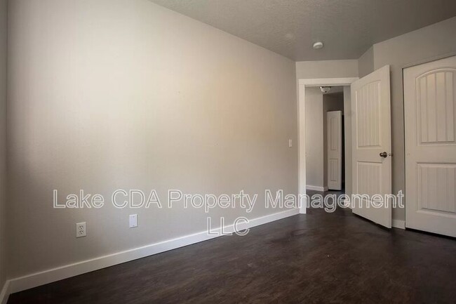 Building Photo - 3470 W Vela Pl
