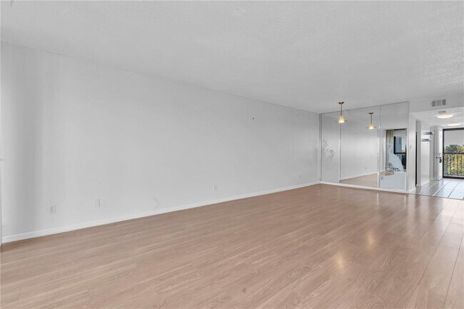 Foto del edificio - 9495 Blind Pass Rd