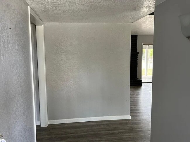 Building Photo - 10485 E Herndon Ave