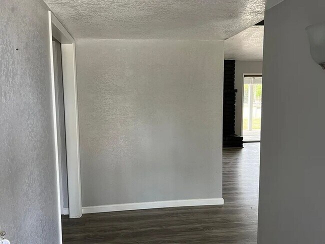 Foto del edificio - 10485 E Herndon Ave