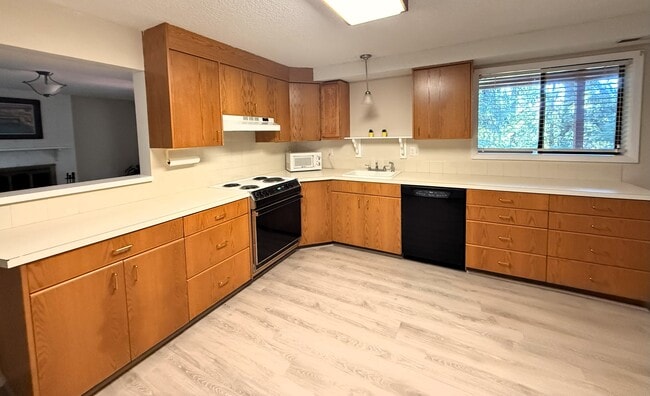 Building Photo - 2217 NE Landover Dr