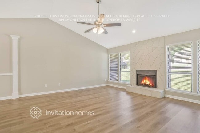 Foto del edificio - 1194 Realm Ln