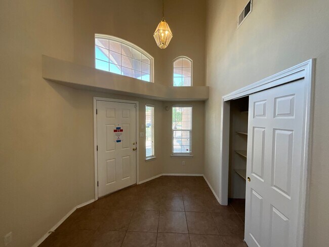 Foto del edificio - 4 Bedroom Home Available in Juan Tabo Hill...
