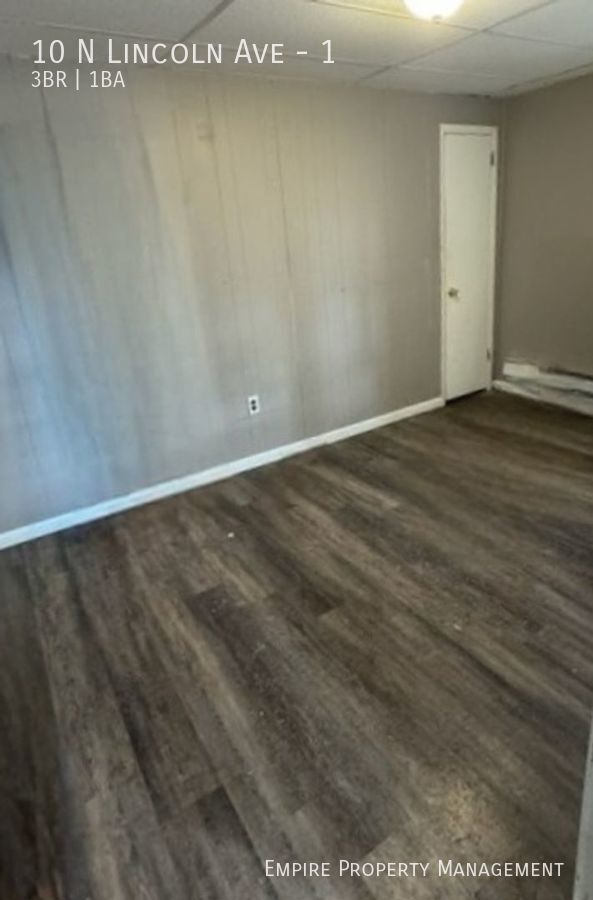 Building Photo - 1st Floor: 3 Bedroom/ 1 Bathroom in Walnut...