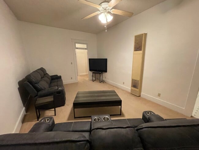 Building Photo - 106 N Main St