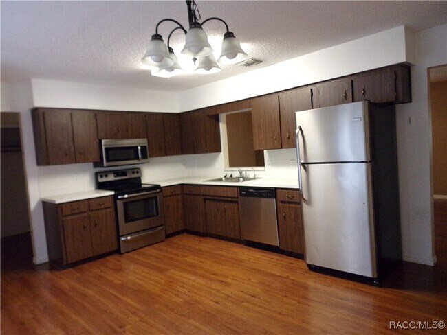 Foto del edificio - 100 E Knightsbridge Pl