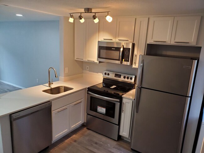 Building Photo - 313 57th Avenue Dr E