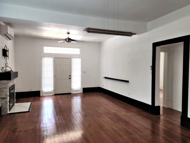 Building Photo - 513 E Garfield St