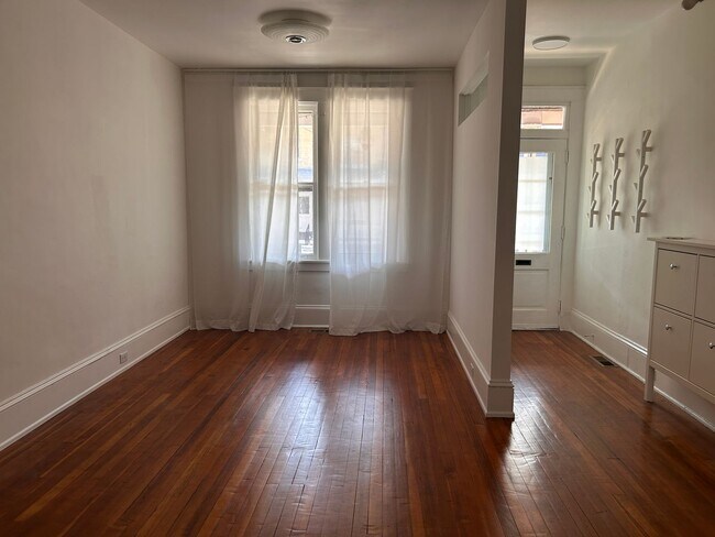 Foto del edificio - 648 N Pine St