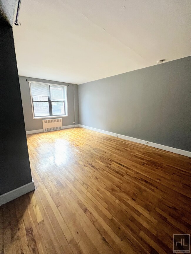 Foto del edificio - Large Studio with Separate Kitchen and 2 B...