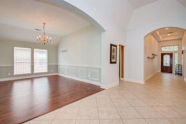 Building Photo - 10915 Brighton Gardens Dr