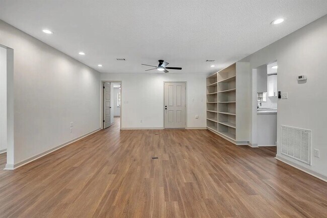 Foto del edificio - 1825 Sherwood Dr