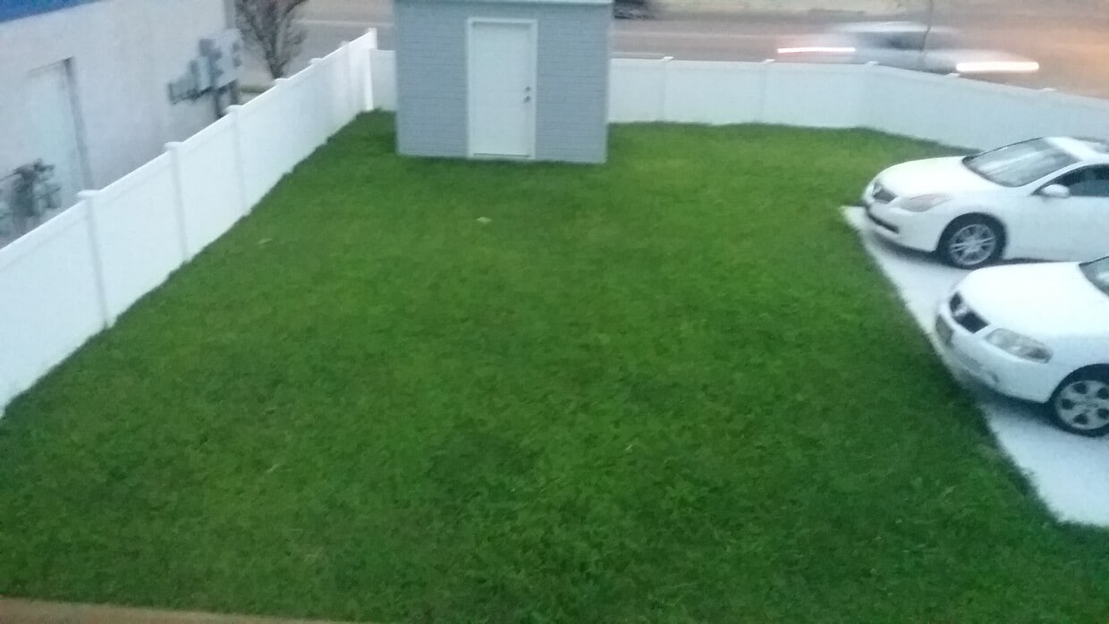 Foto del edificio - 206 W Roberts Ave