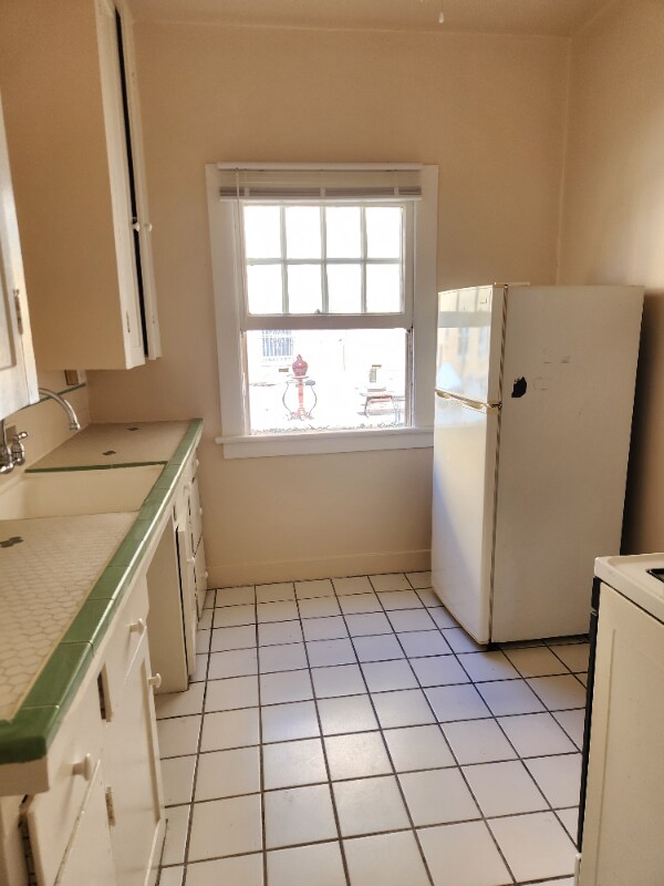 Foto del edificio - 1825 Ivar Ave